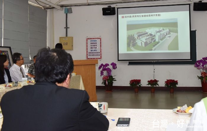 鄭市長表示,請學校把握工期,讓學生在後(107)年新學期開始就能使用。