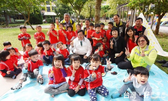 鄭市長表示,預計開辦9所非營利幼兒園能在期程內完成,達成幼兒照顧平價化、普及化的目標。