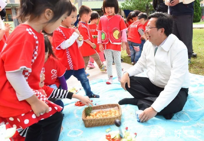 鄭市長表示,預計開辦9所非營利幼兒園能在期程內完成,達成幼兒照顧平價化、普及化的目標。