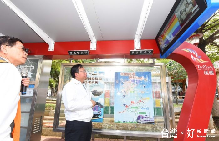 鄭市長表示,市府以堅固、耐用、美觀為原則,提供市民更舒適的候車環境。