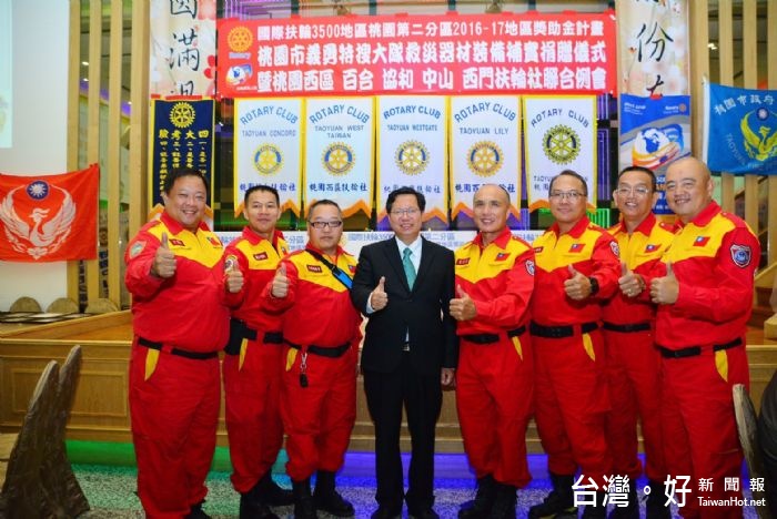 鄭市長表示,感謝扶輪第二分區及五社,聯合捐贈裝備,不僅提升救援能量,也讓義消弟兄安全防護等級提高。