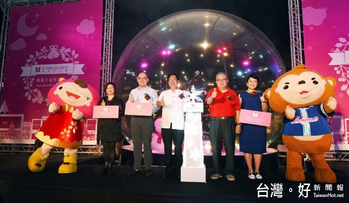 鄭市長表示,聖誕點燈,帶來暖暖的幸福感,非常適合男女朋友、親子之間或闔家悠哉漫步,享受溫馨氛圍。