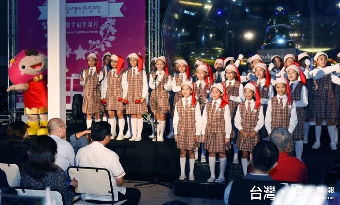 鄭市長表示,聖誕點燈,帶來暖暖的幸福感,非常適合男女朋友、親子之間或闔家悠哉漫步,享受溫馨氛圍。