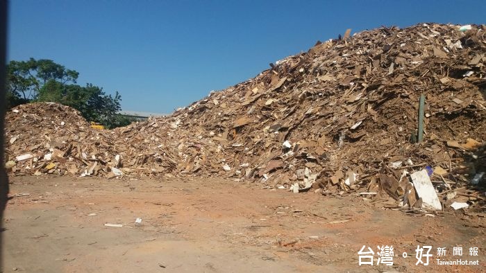 非法貯廢木材汙染環境　環局告發不手軟
