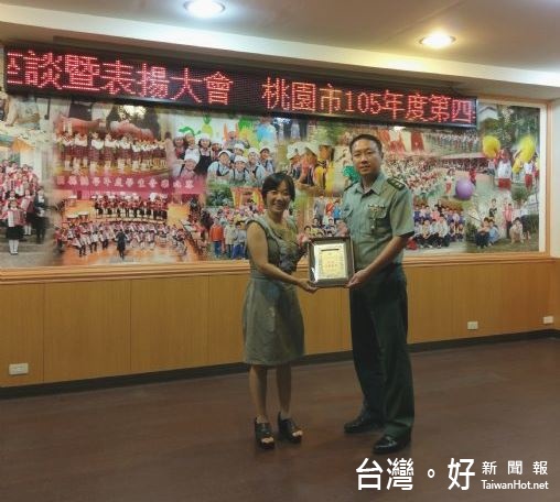 楊森永教官由於認輔替代役男有功,今年獲得教育部學特司記功獎勵接受表揚。