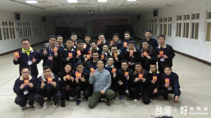 楊森永教官鼓勵役男甄選管理幹部,而且擴大公益活動服務層面。