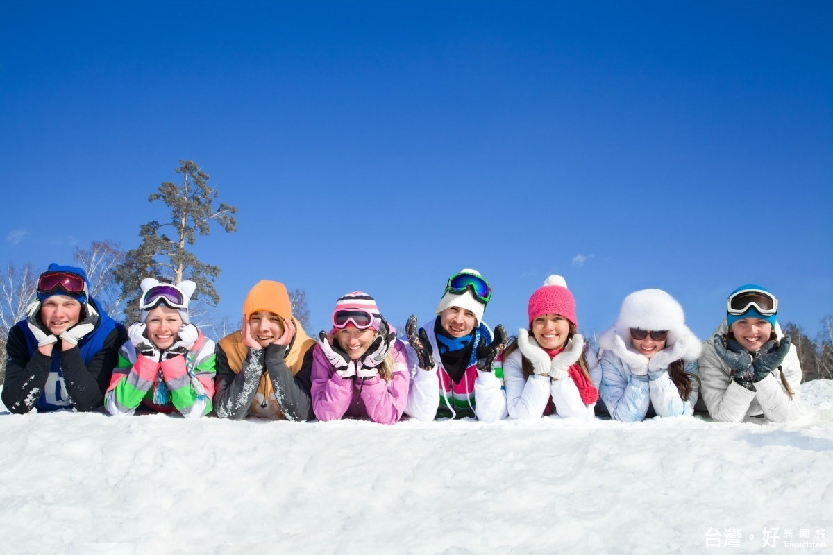 很多家長會利用春假或寒暑假，帶孩子到國外旅遊，體驗特殊的滑雪經驗。（圖／喜鴻假期提供）