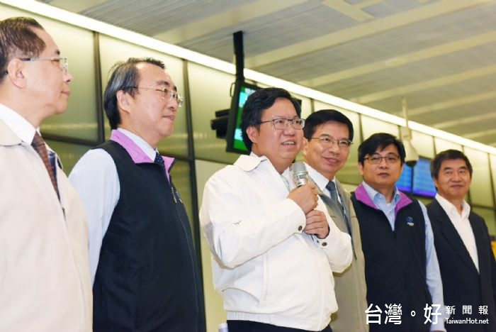 鄭市長表示,機場捷運已通過穩定性測試,可用度達99.52%,並持續進行各項模擬演練。