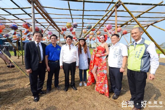 鄭市長說,平鎮兼有城市及鄉村風貌,且以「三隻小喵,窩在平鎮」為主題,與「九藏喵」合作,呈現花彩節平鎮場的獨特魅力。