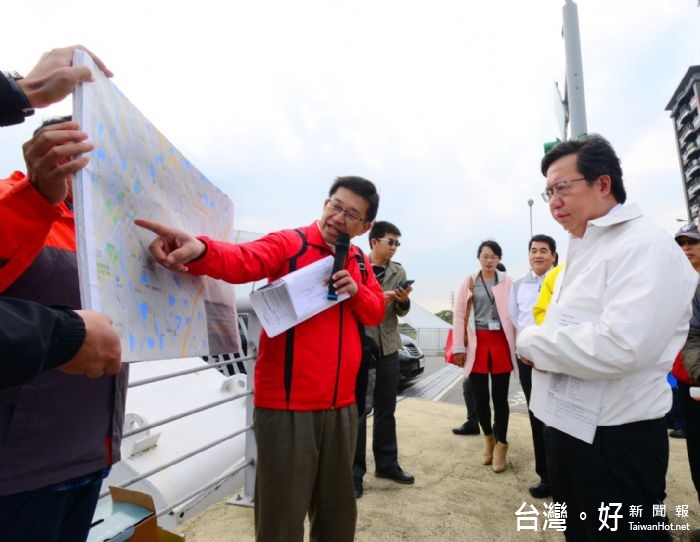 鄭市長表示,基進建設公司於站前西路施作跨新街溪橋梁與道路,不僅有利公司出入,也方便周邊里民通行。