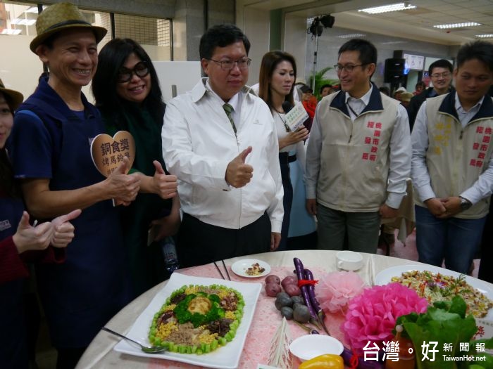 鄭市長時表示，市府近年來積極推動市集繁星計畫，擴大行銷傳統市場及觀光夜市特色。 