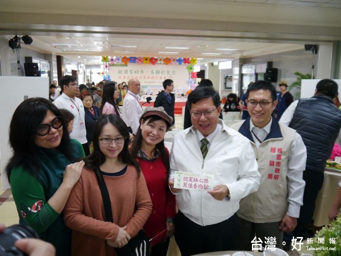 鄭市長時表示,市府近年來積極推動市集繁星計畫,擴大行銷傳統市場及觀光夜市特色。