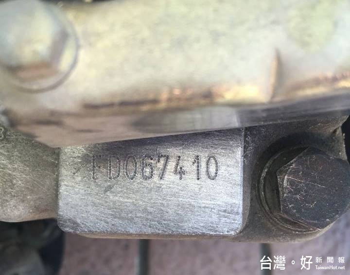 警方將引擎號碼擦拭後,發現該車為日前失竊的機車。