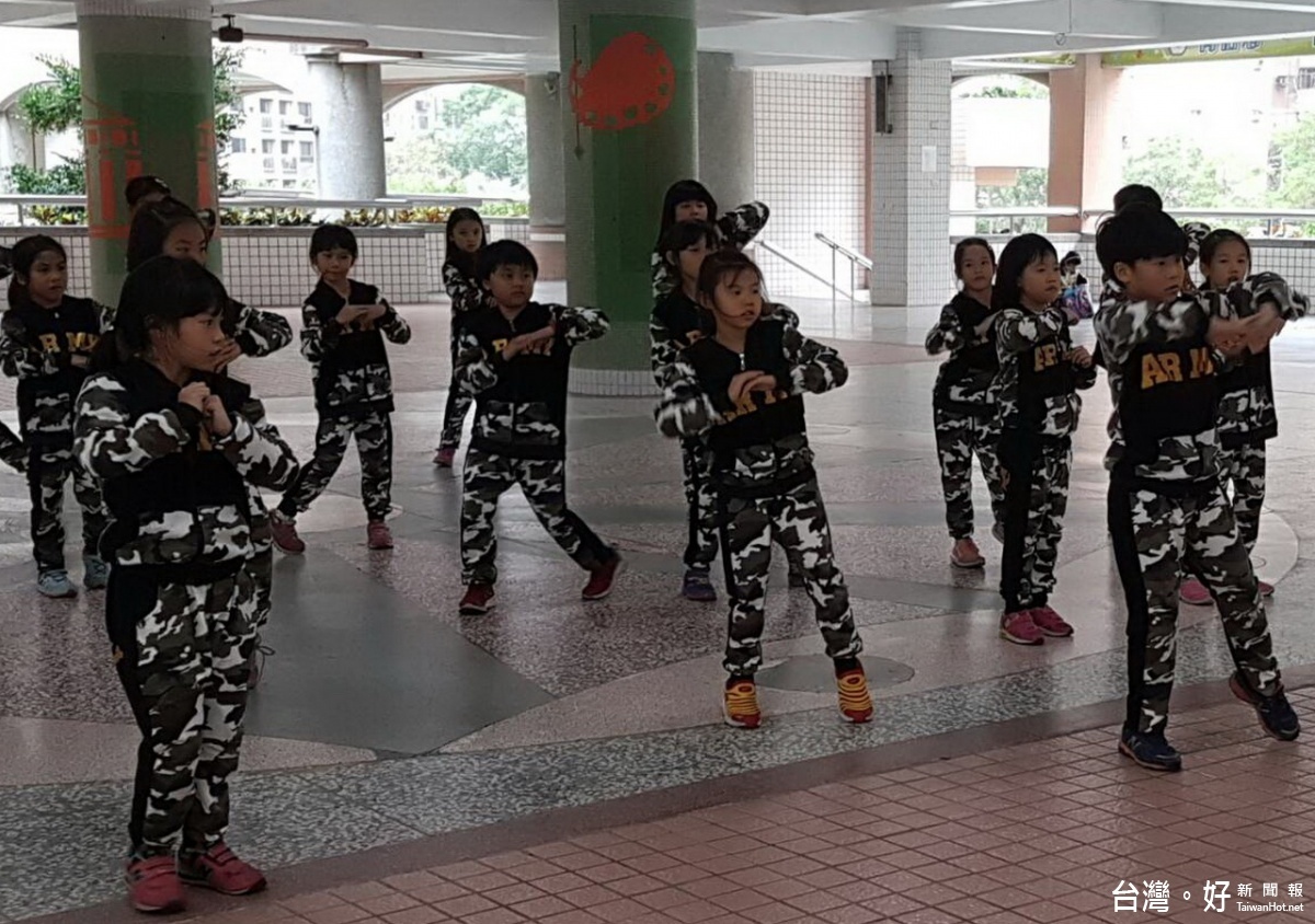 「愛在藝文天地」舞蹈運動課程,提供南崁國小弱勢學童學習舞蹈的機會。