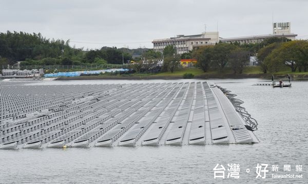 打造綠能首都　雲縣推滯洪池浮動式太陽能發電