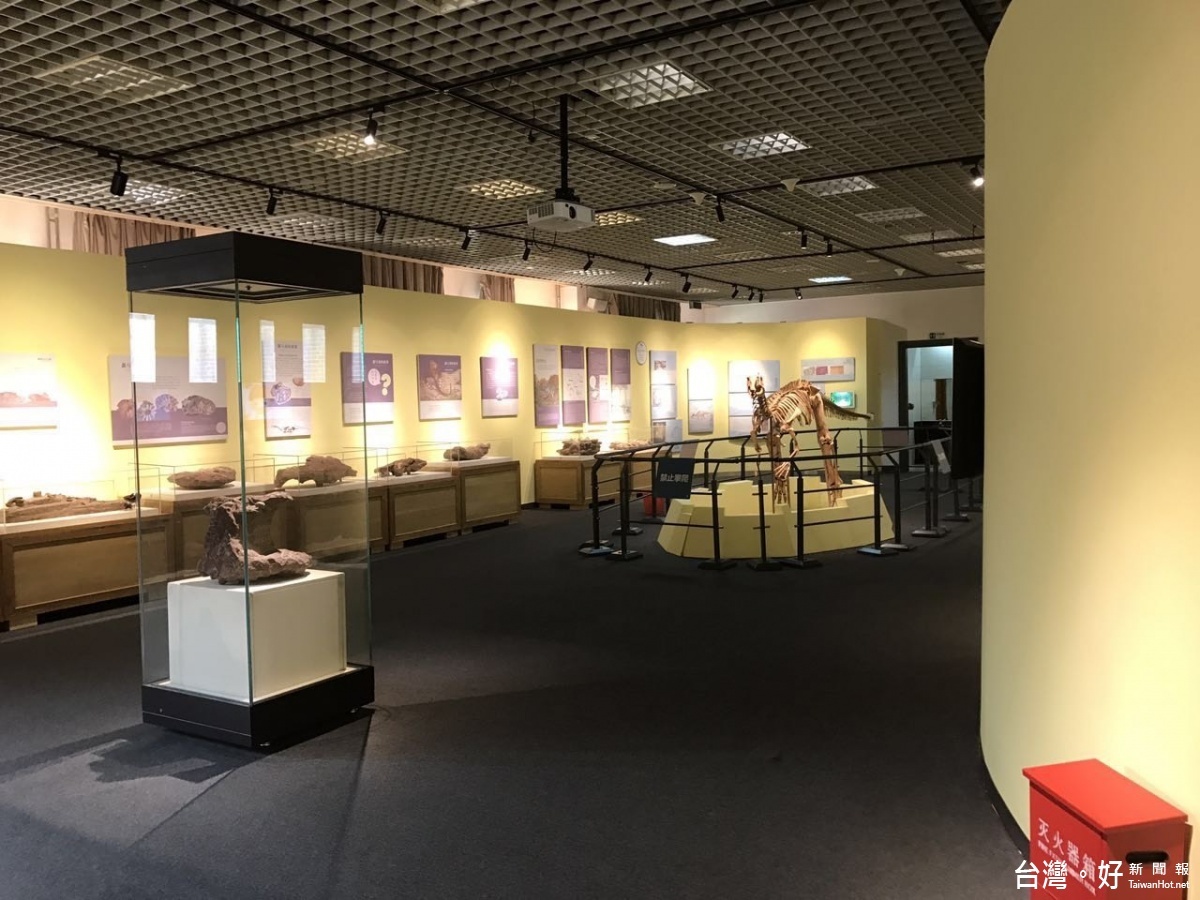 國立自然科學博物館跟大陸合作在北京推恐龍蛋特展,負責所有展覽的設計規劃。