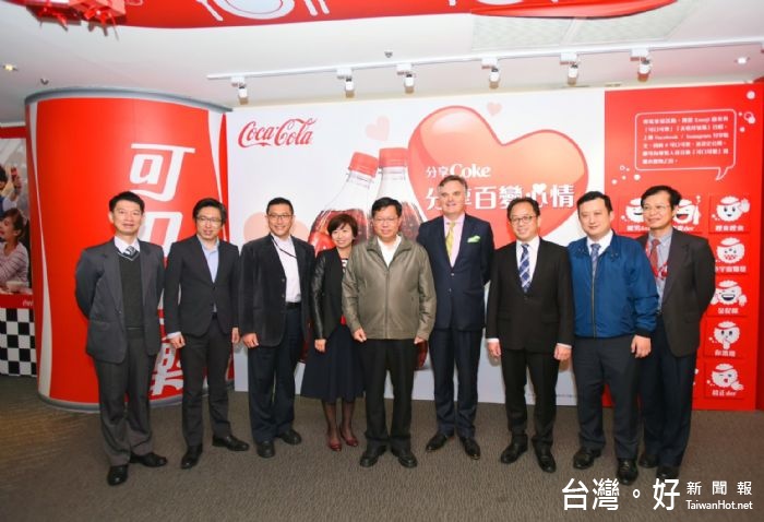 鄭市長表示,水資源保育相當重要,與可口可樂洽談興建滯洪池、生態池以及認養公園的可行性。
