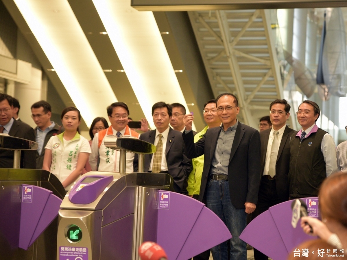 行政院林全院長關心機場捷運進展,在機場捷運取得V and V驗證與認證證明書簽署,及專家初勘完成後,在交通部長賀陳旦、桃園市長鄭文燦陪同下,視察機場捷運建設