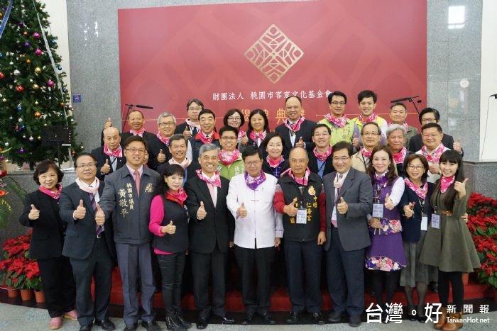 鄭市長表示，為推廣客家文化，市府投入資源推動客家文學、音樂、語言，讓客家成為台灣魅力的象徵。 