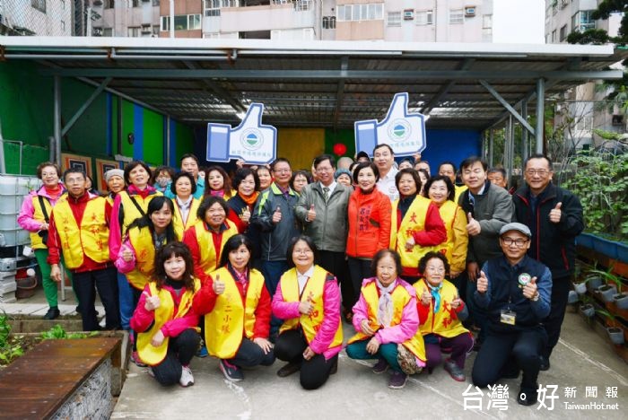 鄭市長表示,桃園以社區營造方式推動低碳社區,讓社區產生環保力量。