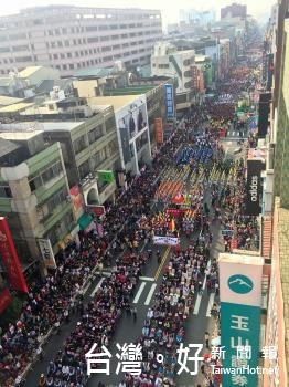 第25屆嘉義市國際管樂節踩街隆重登場