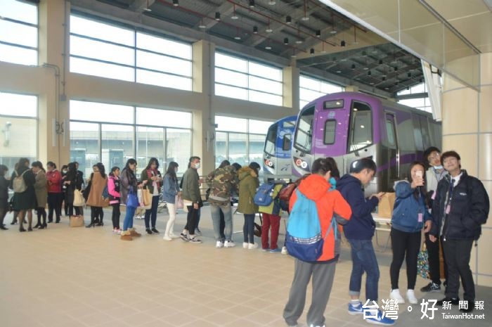 桃園境內四所大專院校19O位學生,熱血加入桃園機場捷運線志工行列。