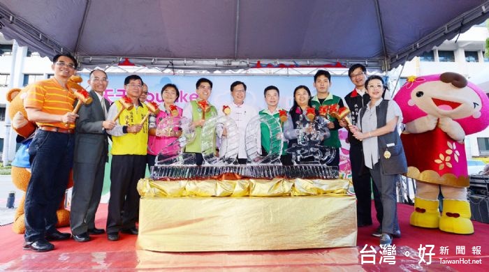 鄭市長表示,市府也預計於明年5月底完成共計130處的租賃站,提供2,800輛車租借服務,打造桃園為綠色運輸友善城市。