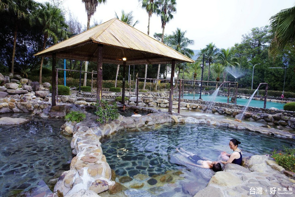 遠近馳名的「泰雅溫泉」獲得政府核可認證的「溫泉標章」，是南投國姓地區唯一取得合法溫泉標章的溫泉渡假飯店。