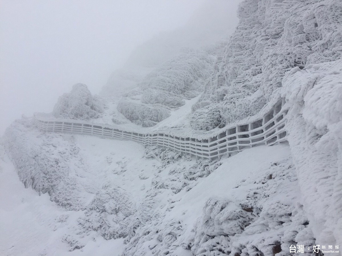 冬季墜崖風險高　玉山管理處呼籲山友注意安全