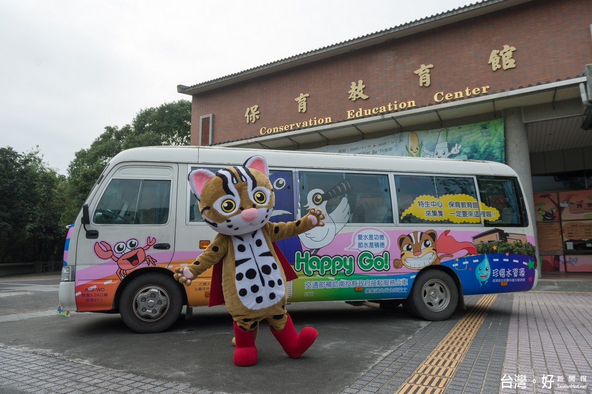 民行公車換新裝　動物彩繪巴士接送集集遊客