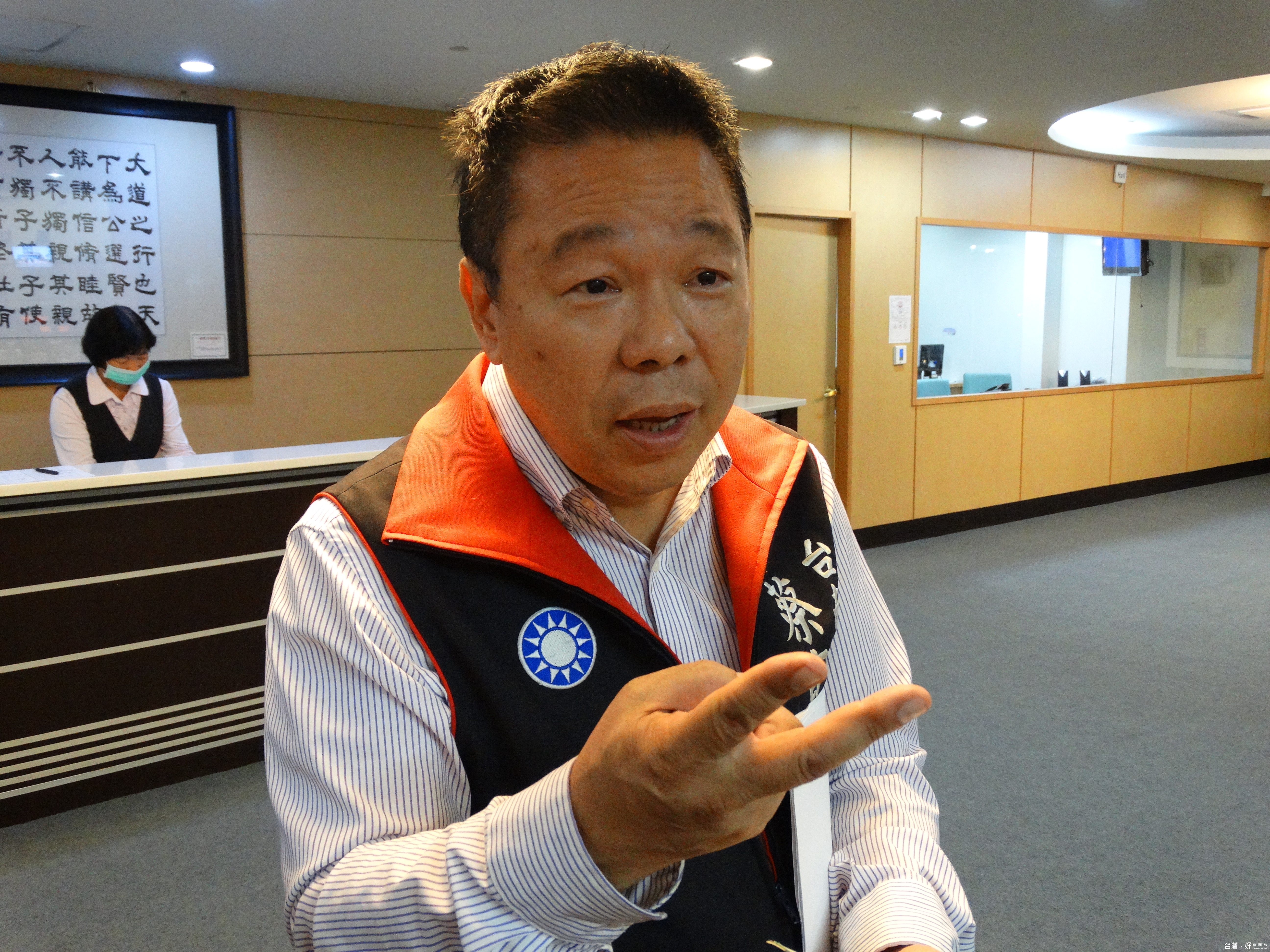 國民黨市議員蔡育輝不滿意議會做法和解釋,指此案有偽造文書之嫌,將研擬提告。