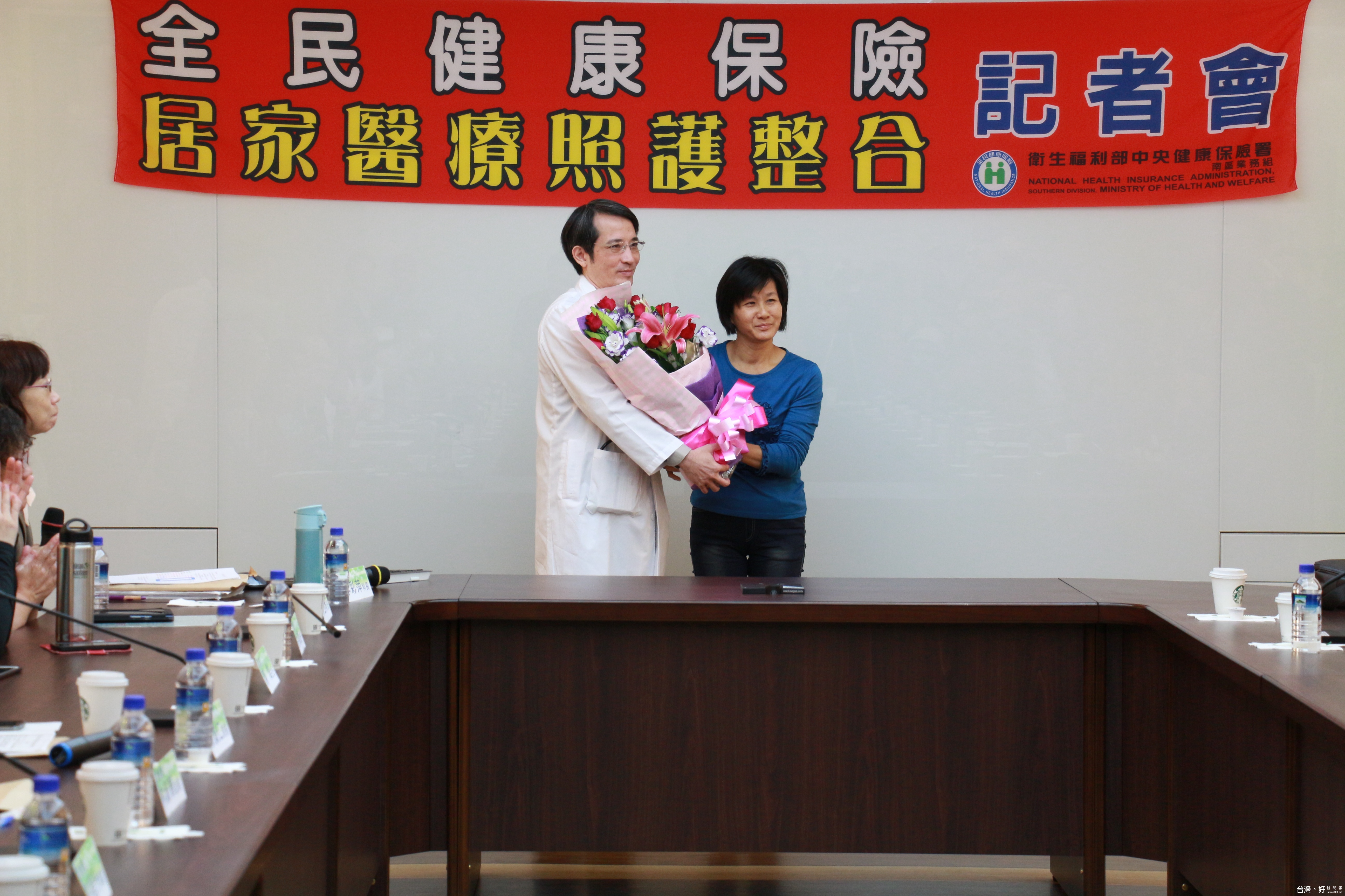 圖片說明:家屬吳月美表示感謝嘉基陳鼎達醫師讓媽媽安詳走完人生最後一哩路。