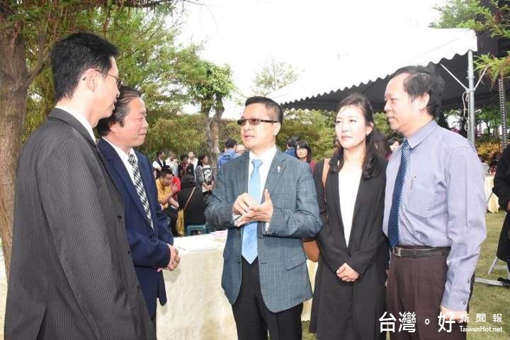 彰化縣民宿協會成立大會,縣長魏明谷參與討論。(圖/記者鄧富珍攝)