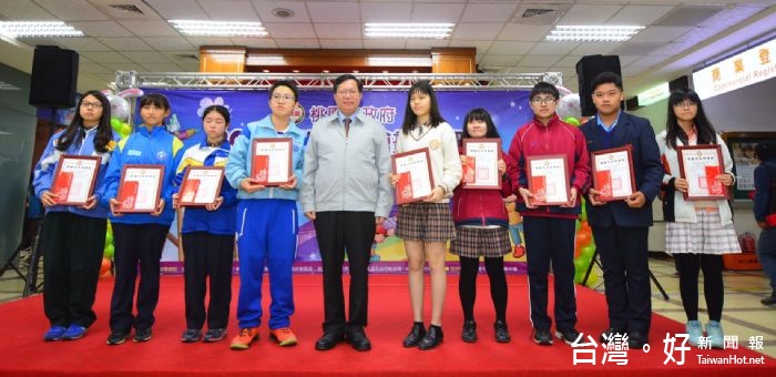 鄭市長表示,要有正確的消費觀念,避開消費陷阱,讓每個市民朋友都能成為「聰明的消費者」。