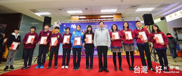 鄭市長表示,要有正確的消費觀念,避開消費陷阱,讓每個市民朋友都能成為「聰明的消費者」。