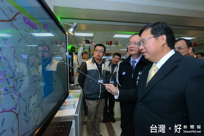 鄭市長表示,市府推出「用心」為民、「貼心」設想、讓民眾「安心」、「關心」市民權益及「創新」資訊服務的「5心級」服務項目。