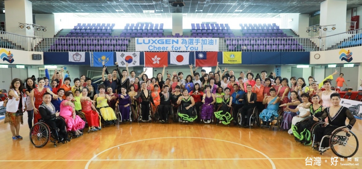 輪椅國標跨年晚會　讓身障朋友大秀絢麗舞姿