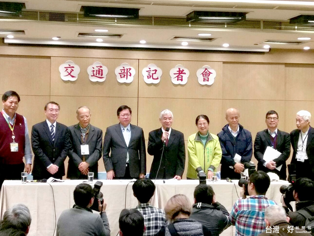 交通部長賀陳旦表示,交通部履勘小組對於機場捷運系統完備性有相當肯定,提出的8項「營運前須改善事項」,以目前高鐵局及桃捷公司的專業性及合作程度,大多不難在短時間內達到委員們的期