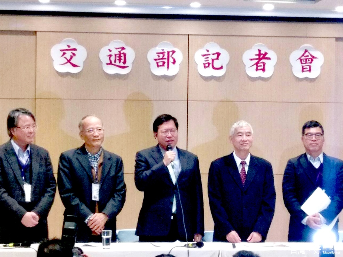 鄭文燦市長在記者會中指出,桃捷公司將進一步完成完整規劃方案,預估將在農曆春節前,宣布機場捷運營運方案