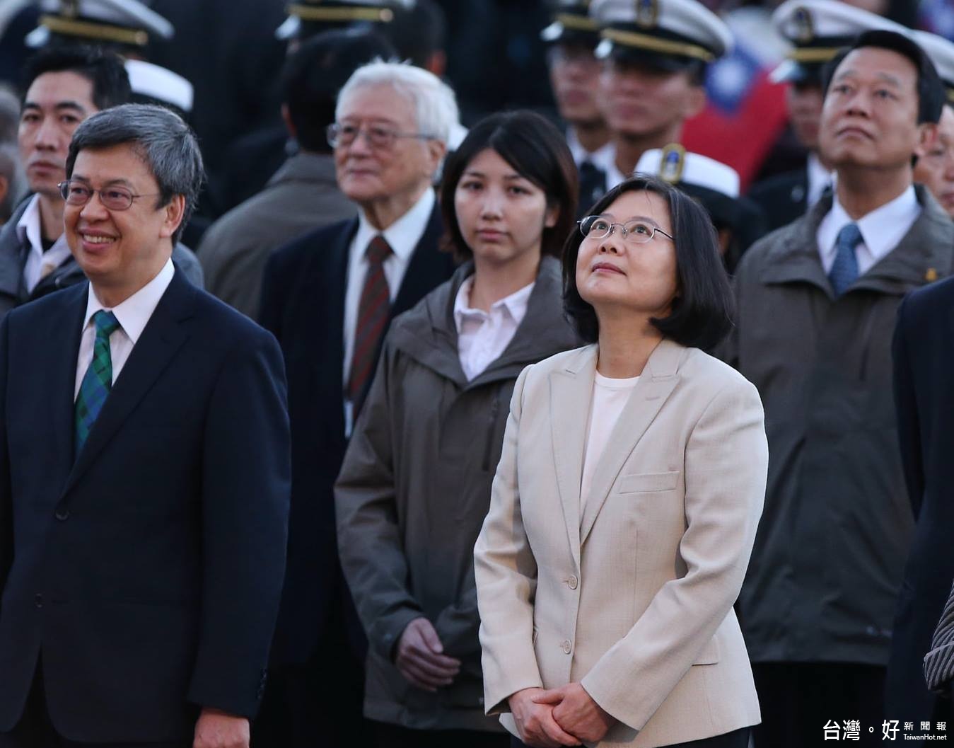 上任首次元旦升旗 小英全程唱完國歌 未跳過「吾黨所宗」