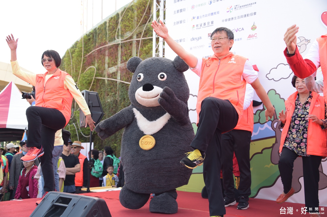 台北跨年少40萬人 柯文哲:都跑去山上看煙火