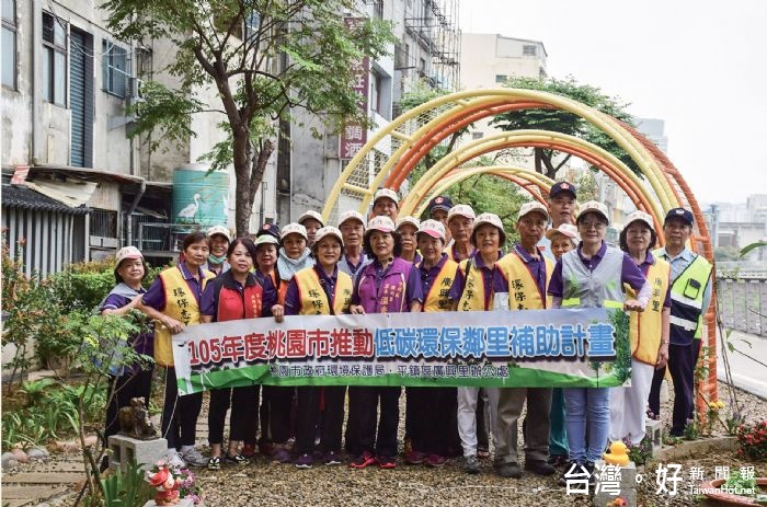 環保局長沈志修說,廣興里認養並維護老街溪河岸步道植栽區,建立二手物品修惜站,是相當傑出的環保示範。