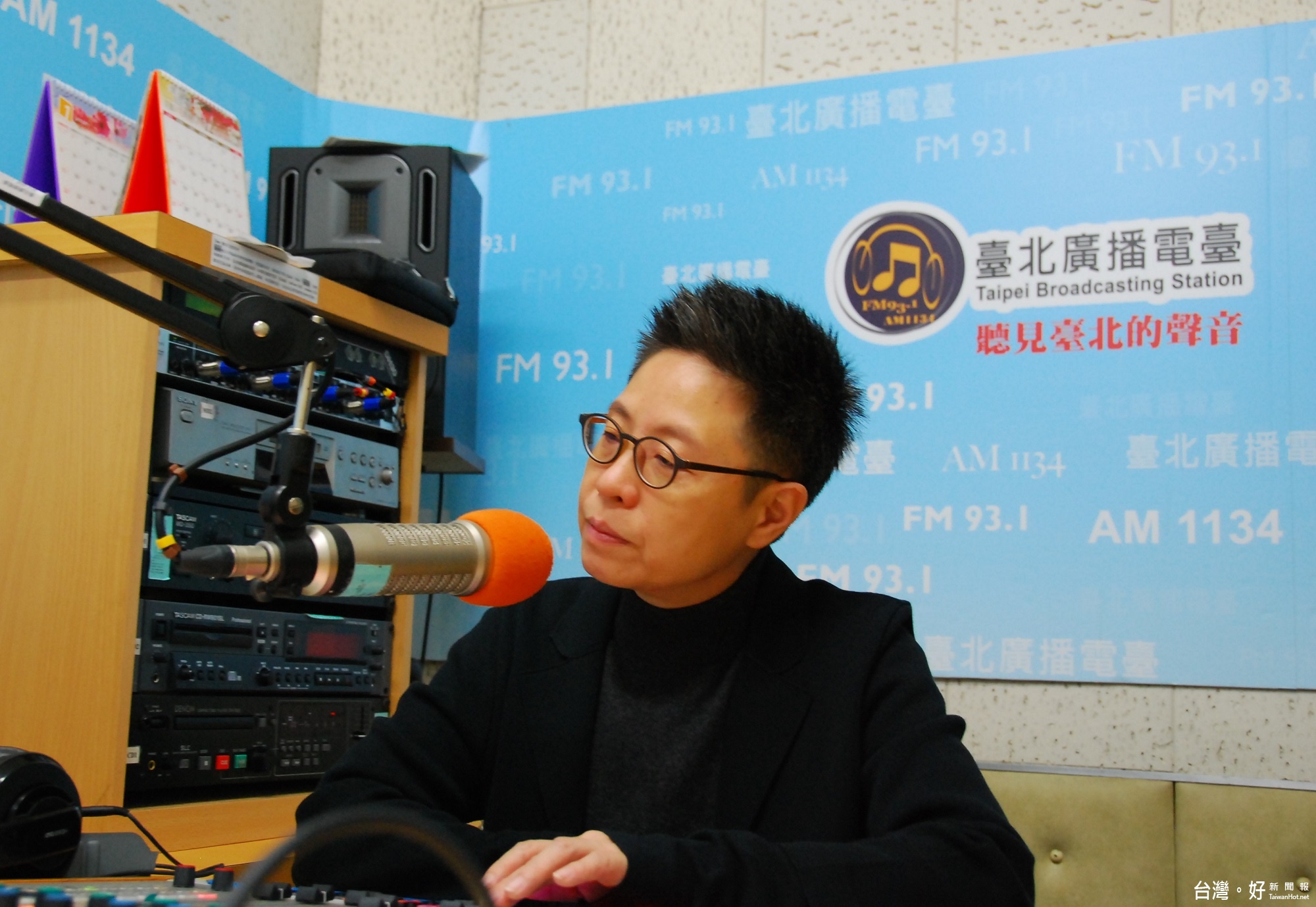 音樂製作人丁曉雯開新節目在台北電台點評聽眾歌聲 風傳媒