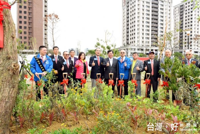 鄭市長期盼扶輪社能繼續與市府共同合作,從各個層面提供市民更好的生活。