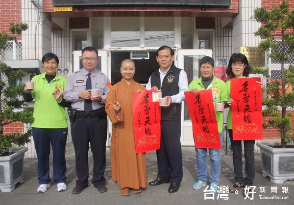 佛光普照分享臘八粥　北港警揪感心