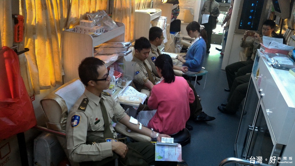南投醫院捐血送春聯　為血庫儲備血量　