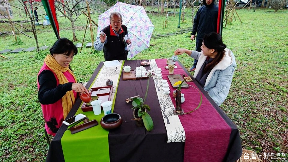 鄉長黃東灝歡迎來自各地遊客到該公園賞櫻花、喝茶及品嚐在地美食。 