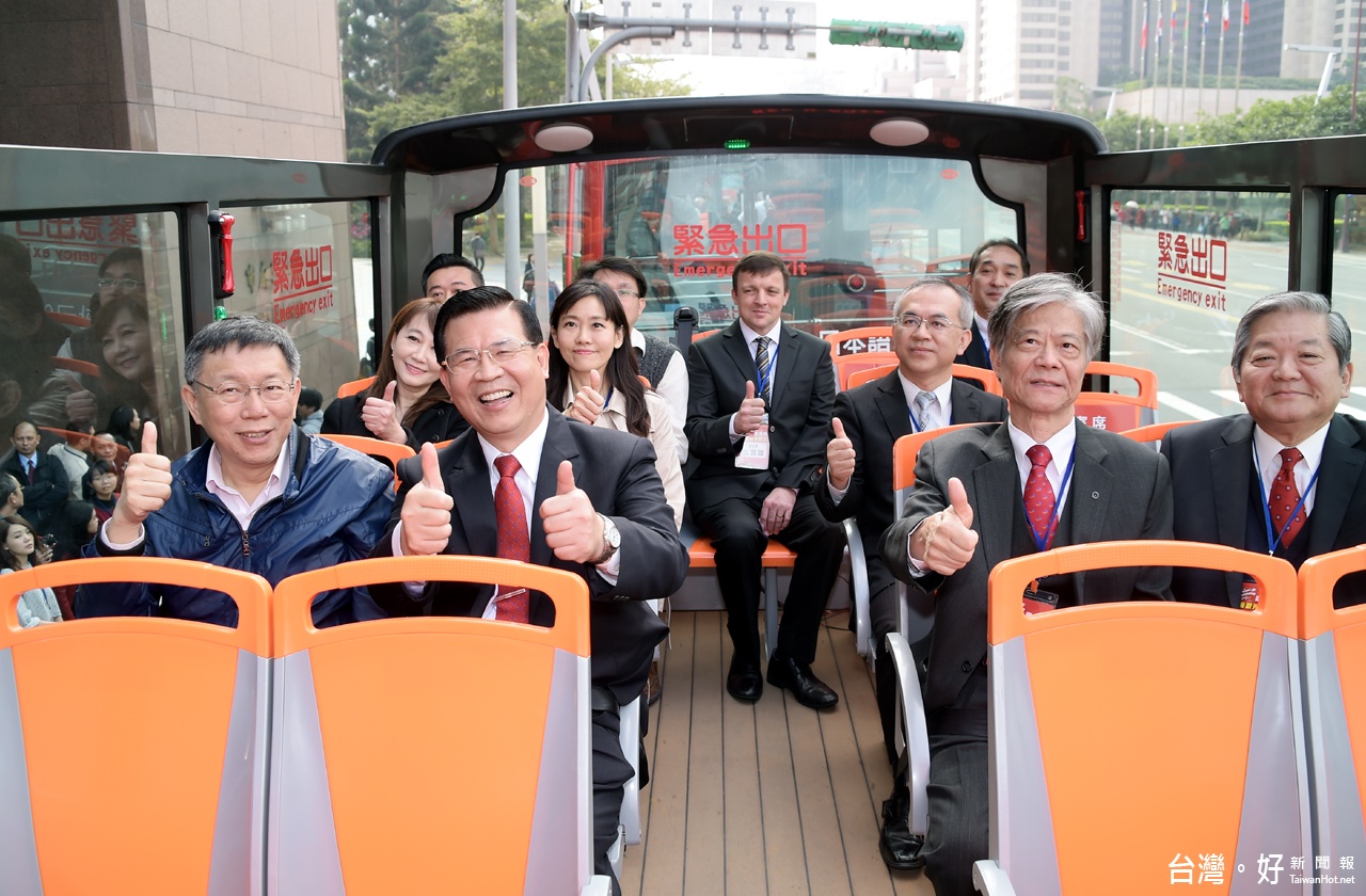 北市雙層觀光巴士上路，從不同高度周遊台北（圖／台北市觀光局堤提供）