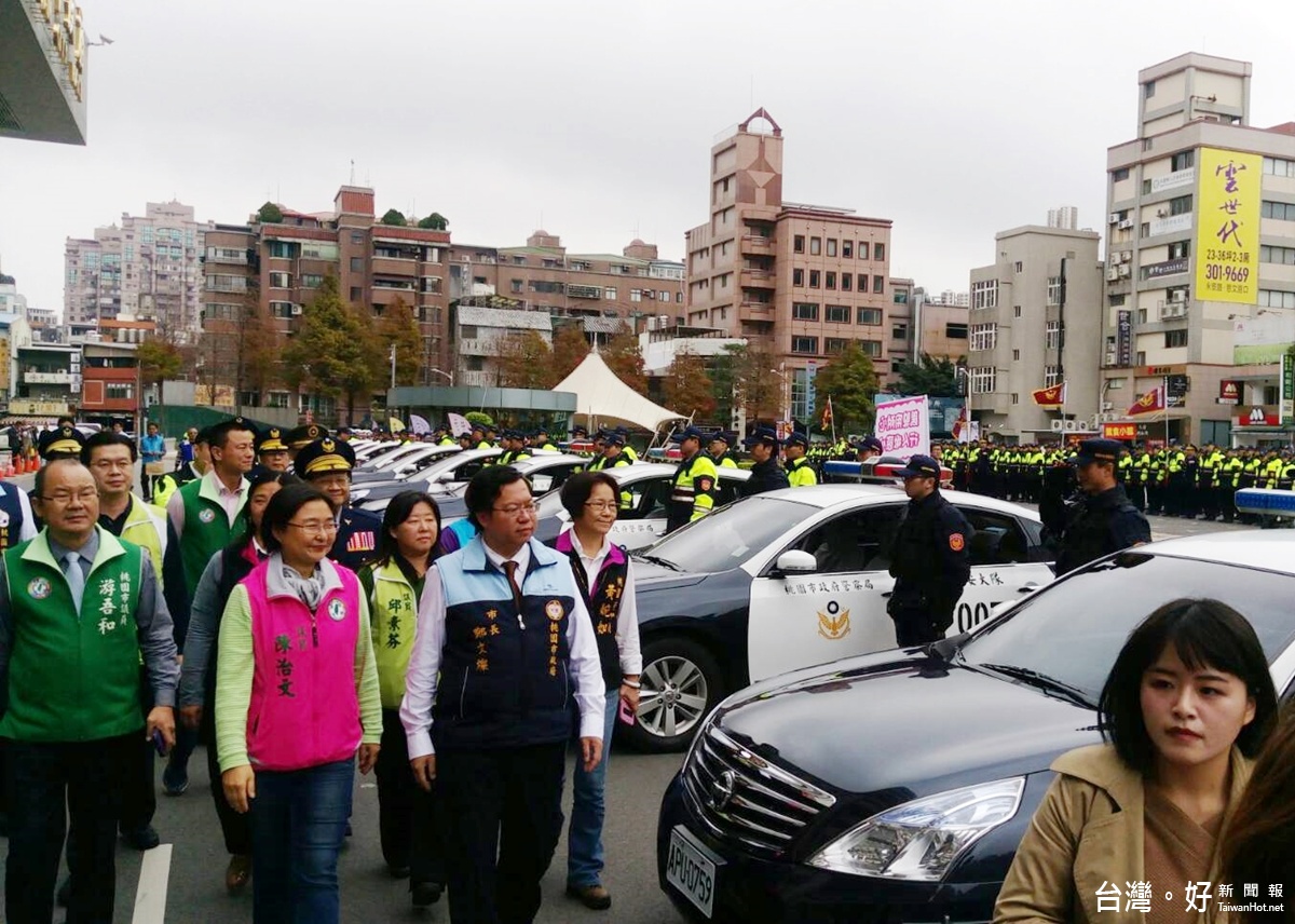 桃警「106年加強春節期間安全維護工作」校閱陣容壯盛士氣高,桃園市長鄭文燦率領桃園市議員共同校閱