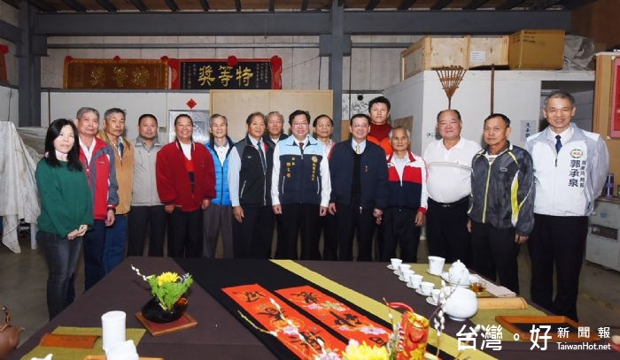 鄭市長表示,市府積極發展「小而強、小而美」的農業,推動「智慧茶園」、行銷草花、推動轉作雜糧政策,讓桃園農業發展得更好。